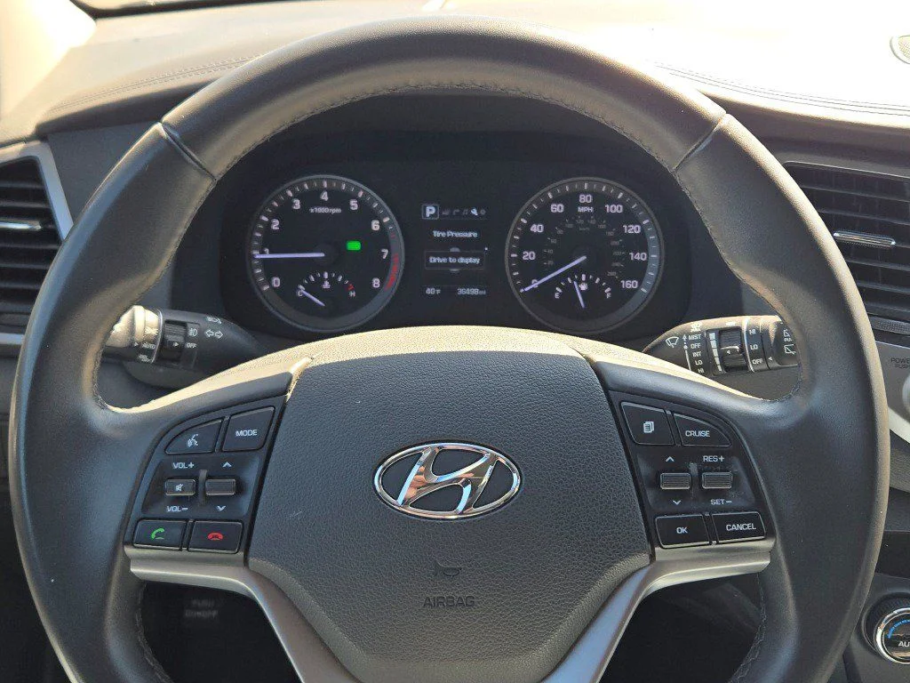Used 2017 Black Hyundai SE Plus image 31