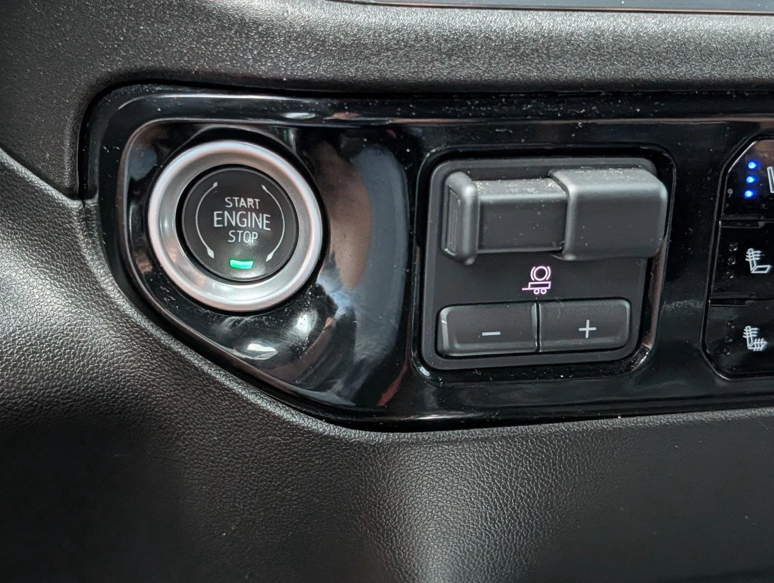 Used 2024 Iridescent Pearl Tricoat Chevrolet High Country image 23