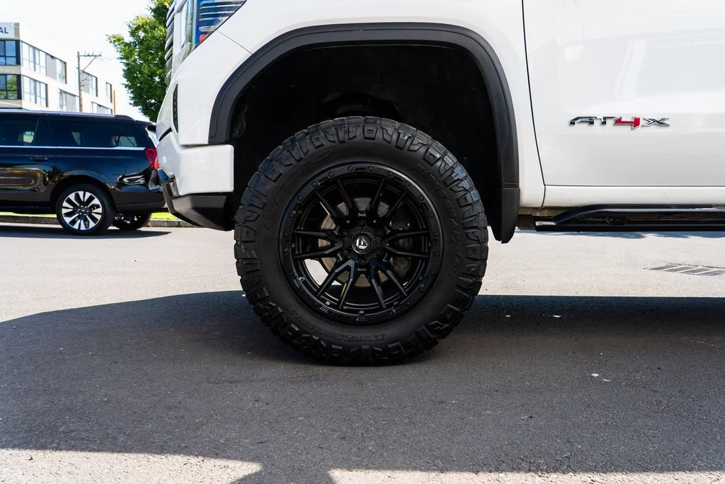 Used 2022 White GMC AT4X image 7
