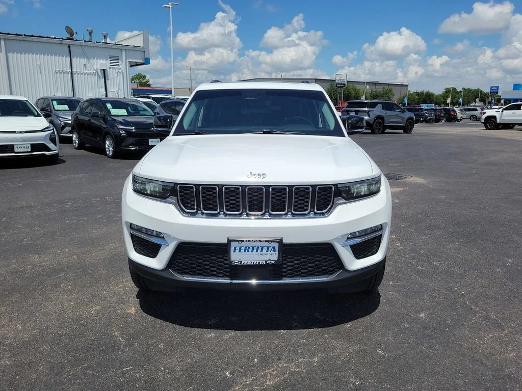 Used 2023 White Jeep Limited 4x4 image 31