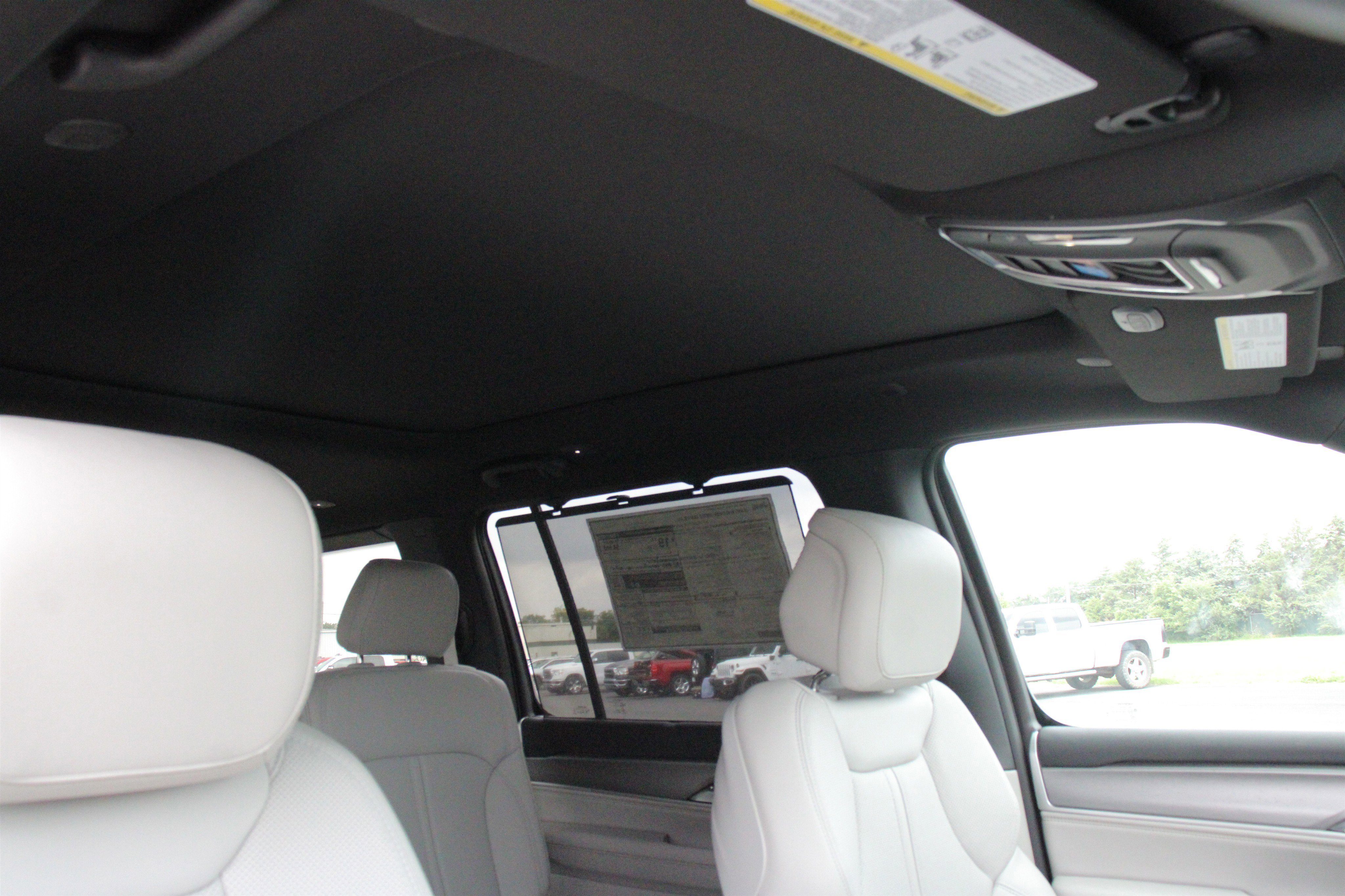 New 2026 Bright White Clear-Coat Exterior Paint Jeep Limited Reserve image 30