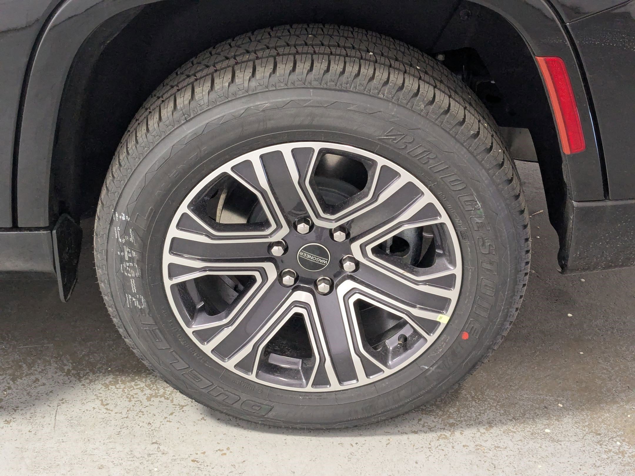 2025 Jeep Wagoneer L Series II - Photo 18