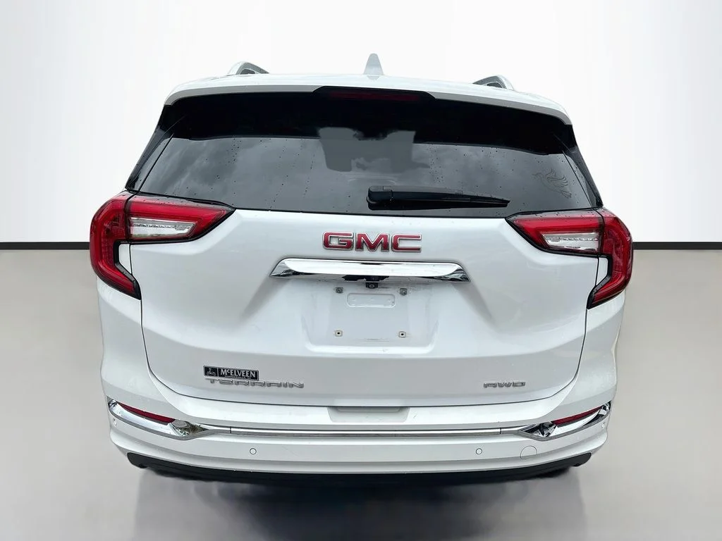 Used 2022 White GMC Denali image 6