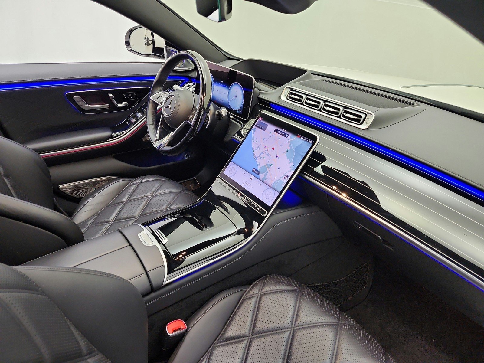 Certified Used 2022 MANUFAKTUR Diamond White Mercedes-Benz Maybach S 580 4MATIC® Sedan image 18