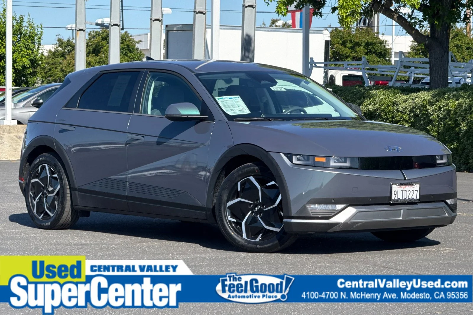 Used 2024 Digital Teal Hyundai SEL image 1