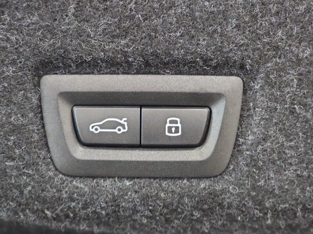 Used 2027 Carbon Black Metallic BMW 530i image 25