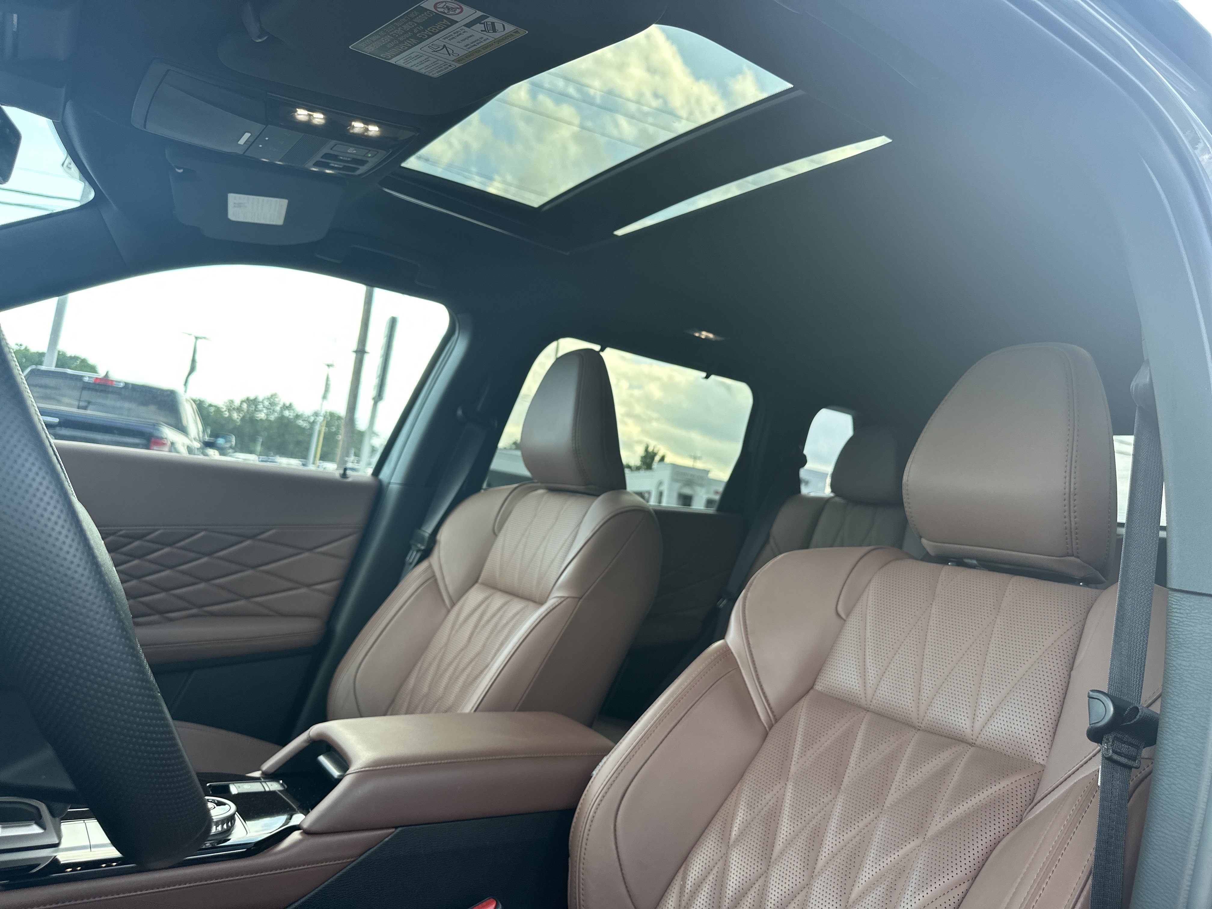 Used 2025  Mitsubishi SEL image 29