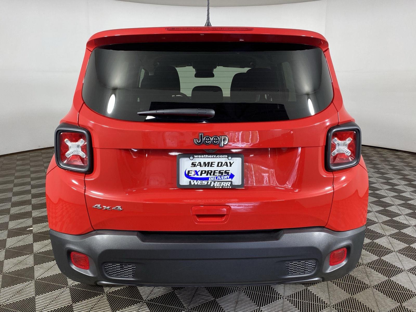 Used 2023 Colorado Red Clearcoat Jeep Latitude image 6
