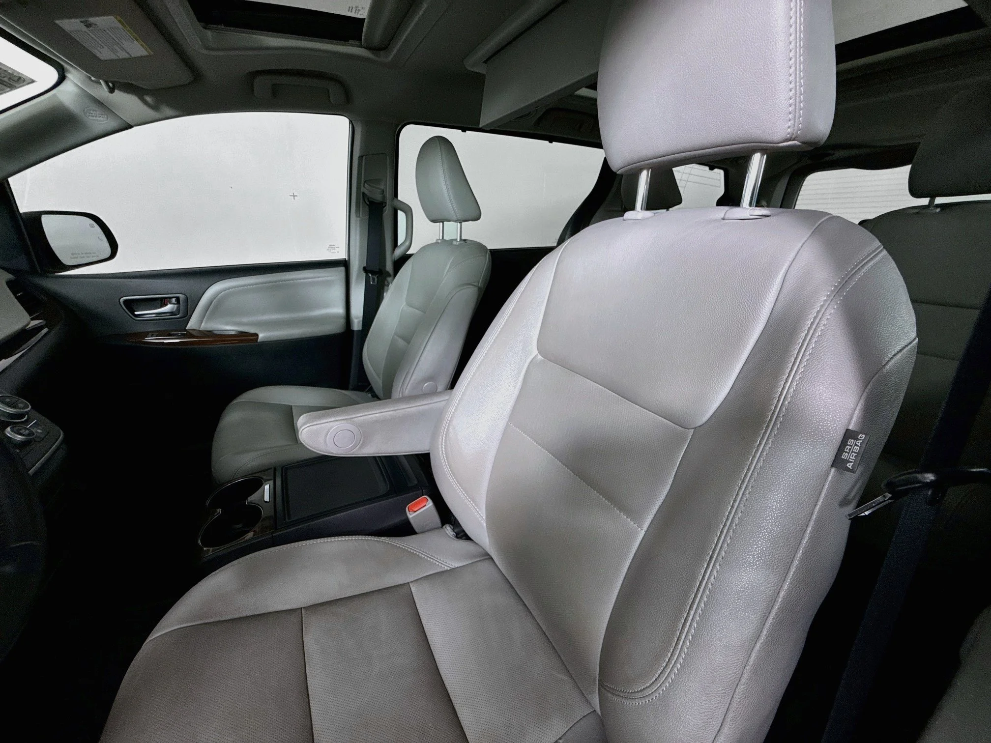 Used 2020 Blizzard Pearl Toyota Limited Premium image 11