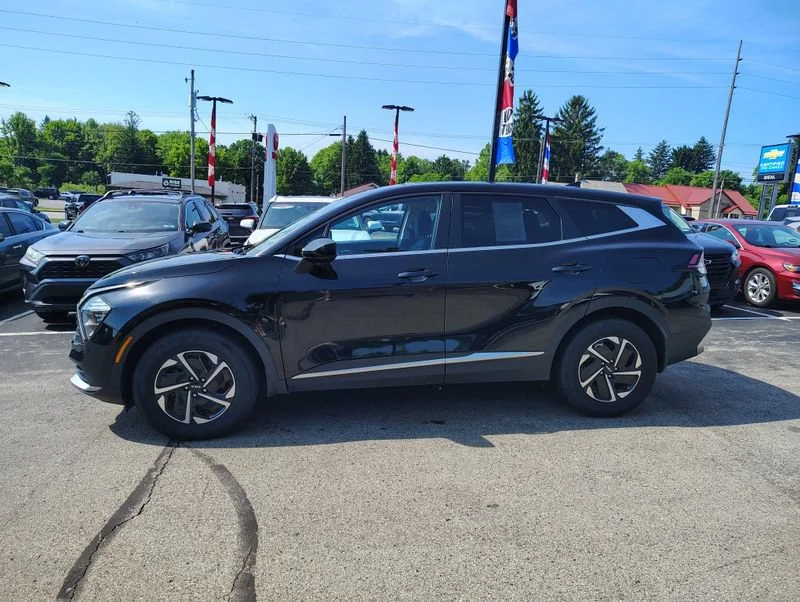 Used 2023 Black Kia LX image 8