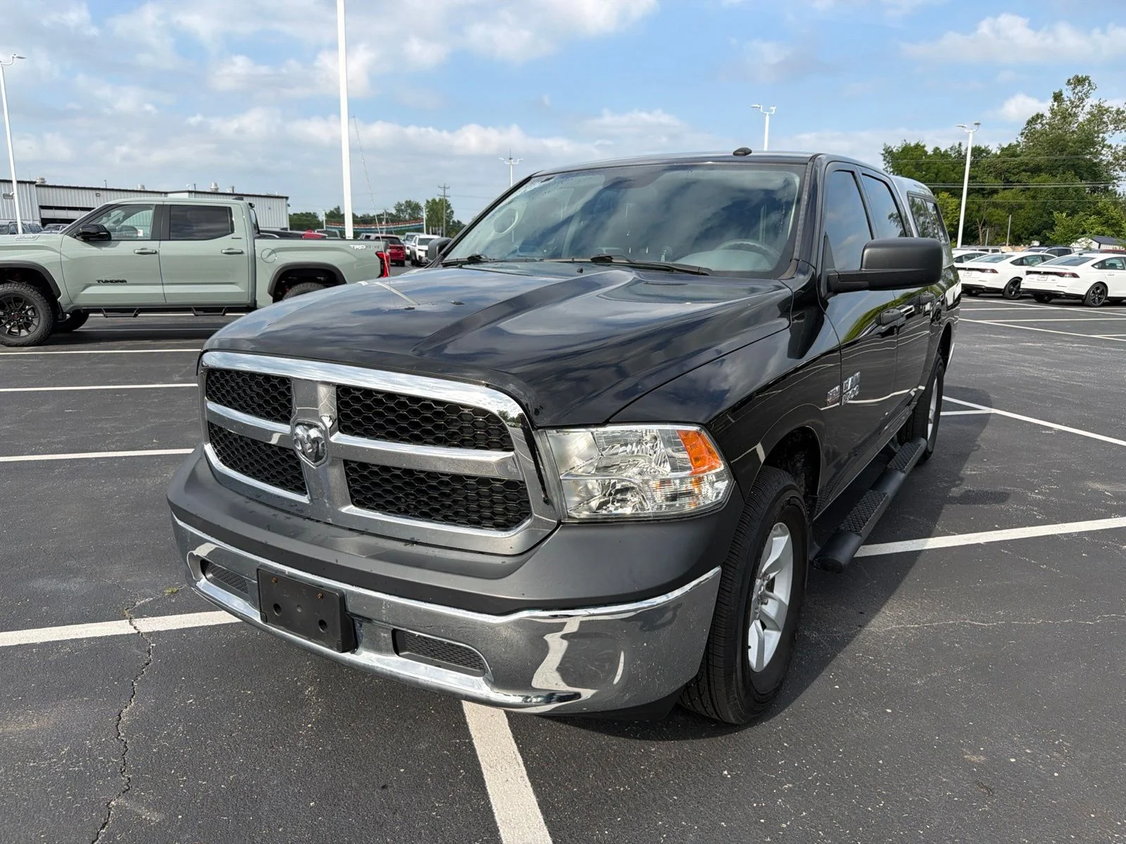 Used 2017 Brilliant Black Crystal Pearlcoat Ram Tradesman image 2