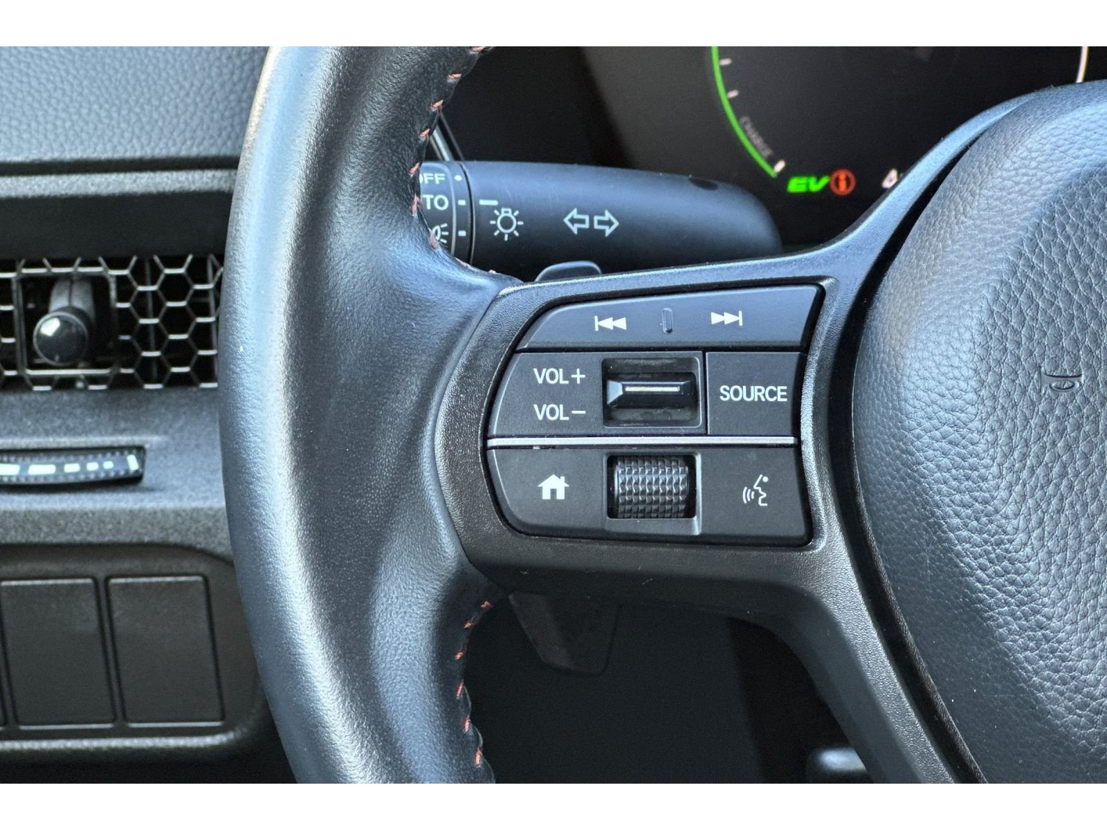 Used 2025 Still Night Pearl Honda Sport image 36