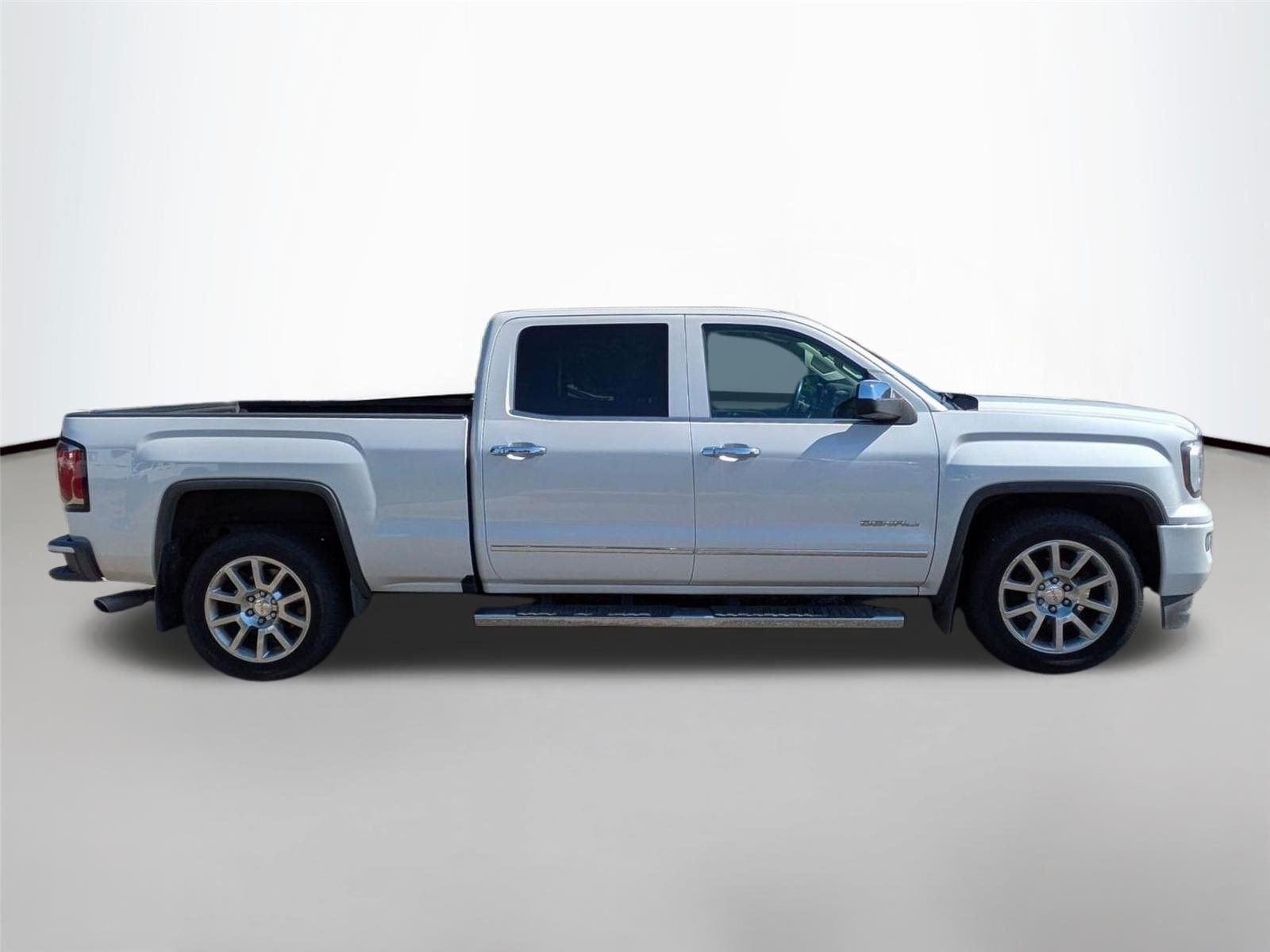 Used 2016 White Frost Tricoat GMC Denali image 6