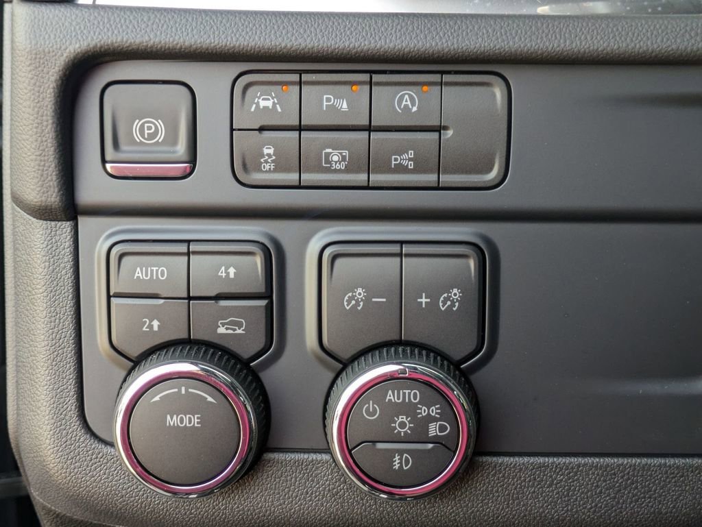 2025 Chevrolet Suburban Premier - Photo 25