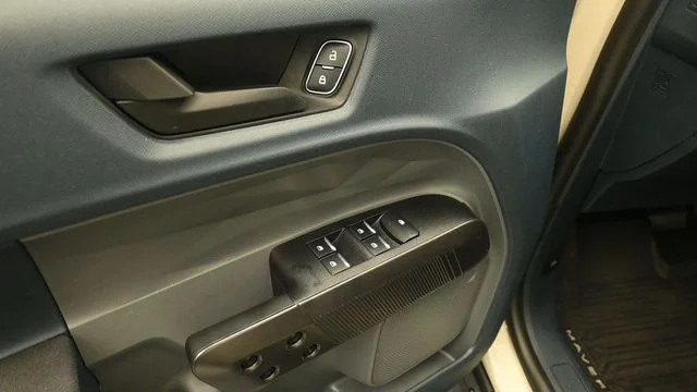 Certified Used 2025 Desert Sand Ford XL image 13