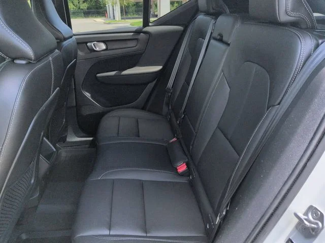 Used 2021 White Volvo Momentum image 14