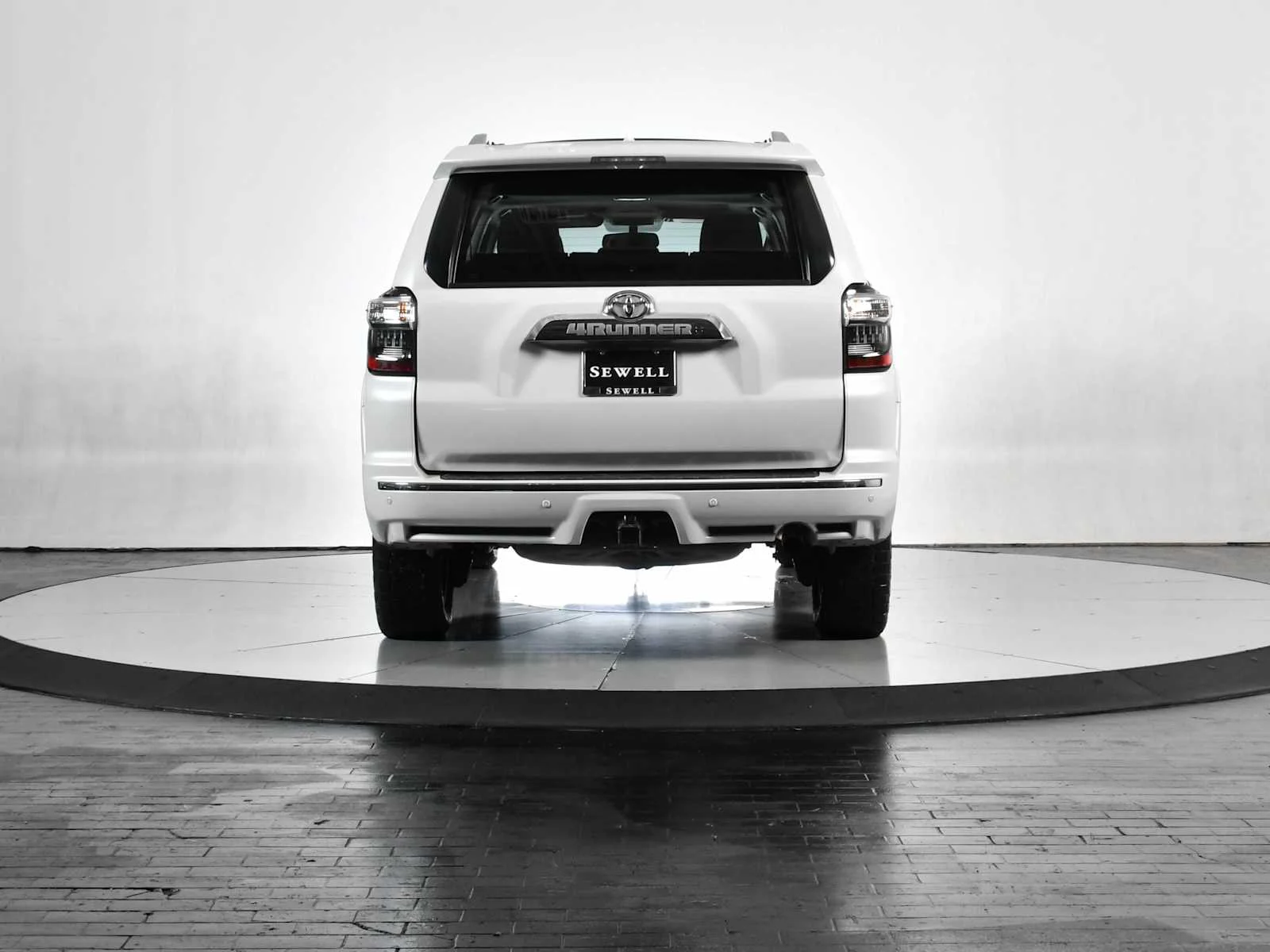 Used 2016 Blizzard Pearl Toyota Limited image 5