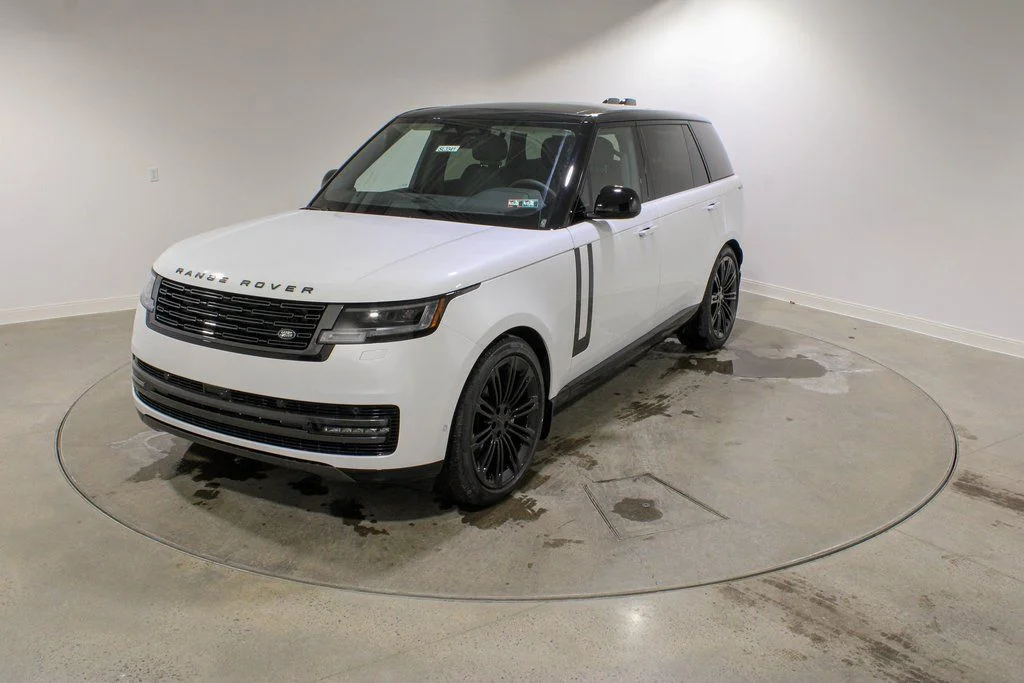 2026 Land Rover Range Rover 3.0 SE LWB 7's photo