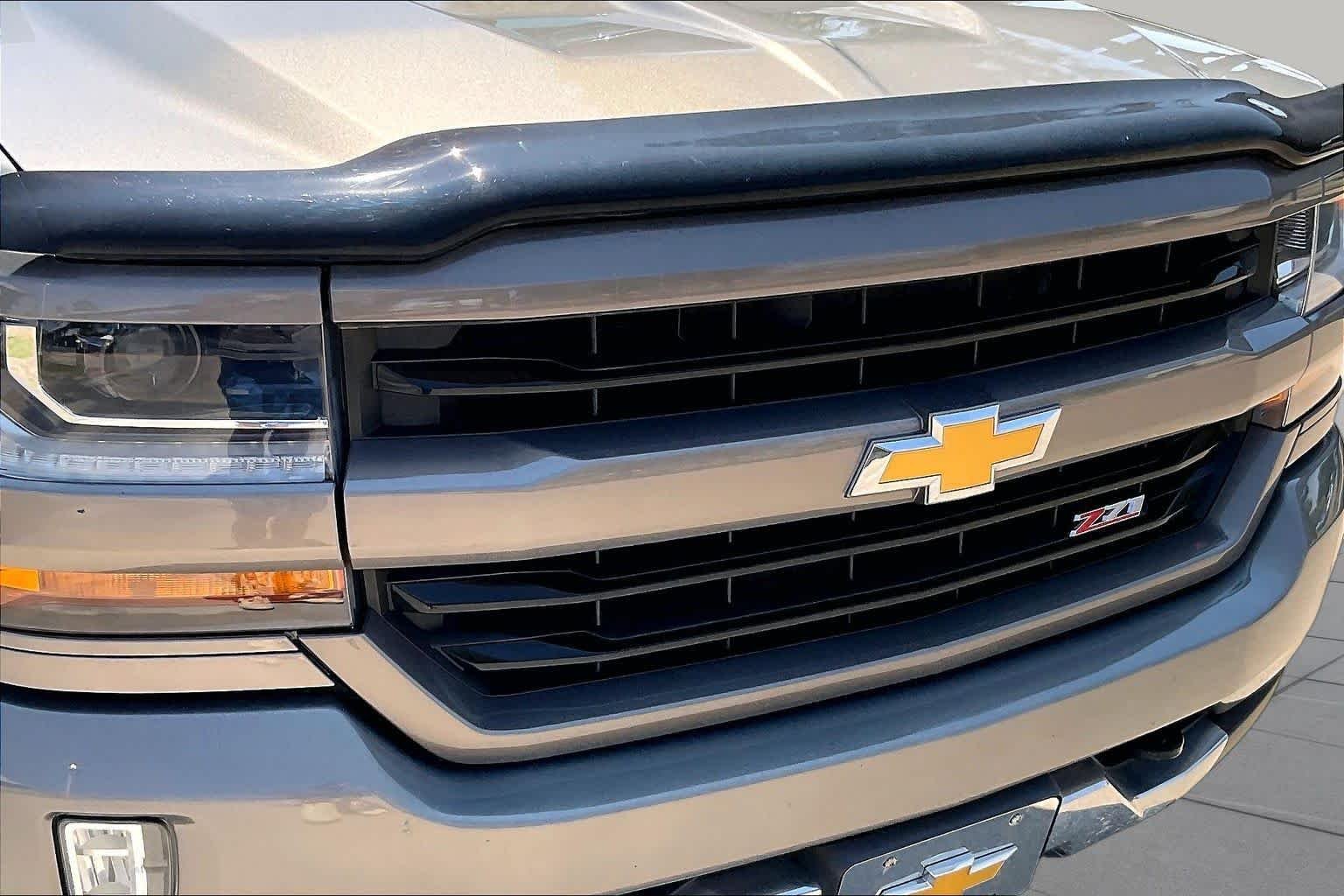 Used 2017 Pepperdust Metallic Chevrolet LT image 29