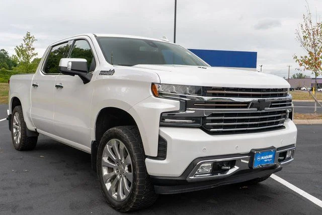Used 2019 Beige Chevrolet High Country image 4
