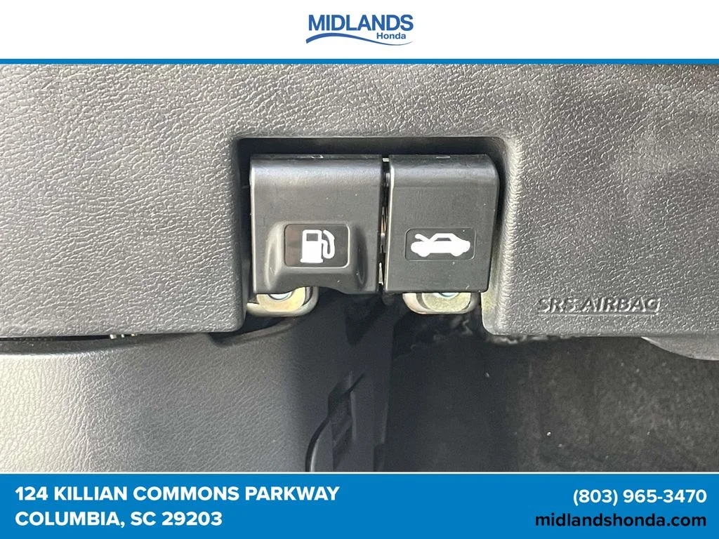2025 Nissan Versa Sedan SV - Photo 17