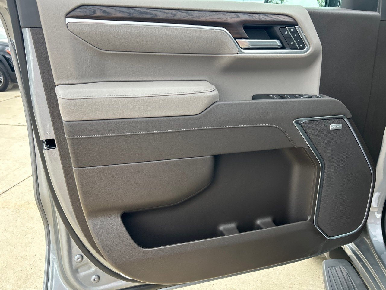 2026 GMC Sierra 1500 SLT - Photo 9