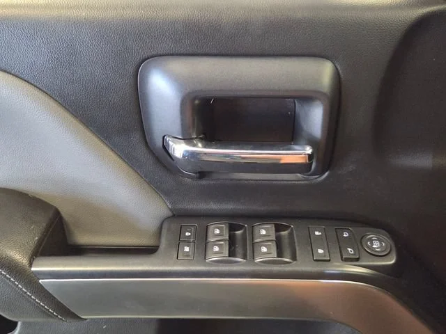 Used 2018 GRAPHITE METALLIC Chevrolet LT image 27