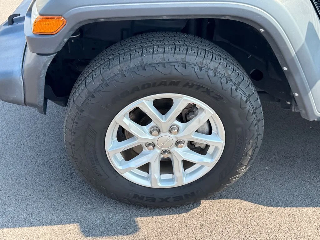 Used 2023 Black Jeep Sport S image 19