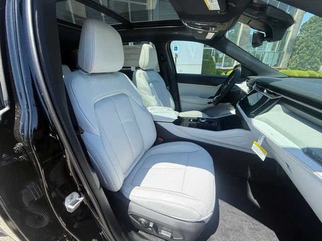 New 2026 Diamond Black Crystal Pearl-Coat Exterior Paint Jeep Limited image 30