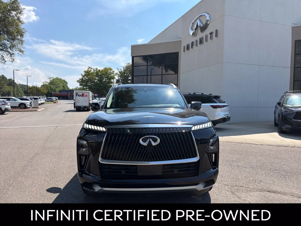 Certified Used 2025 Black Obsidian INFINITI LUXE image 3