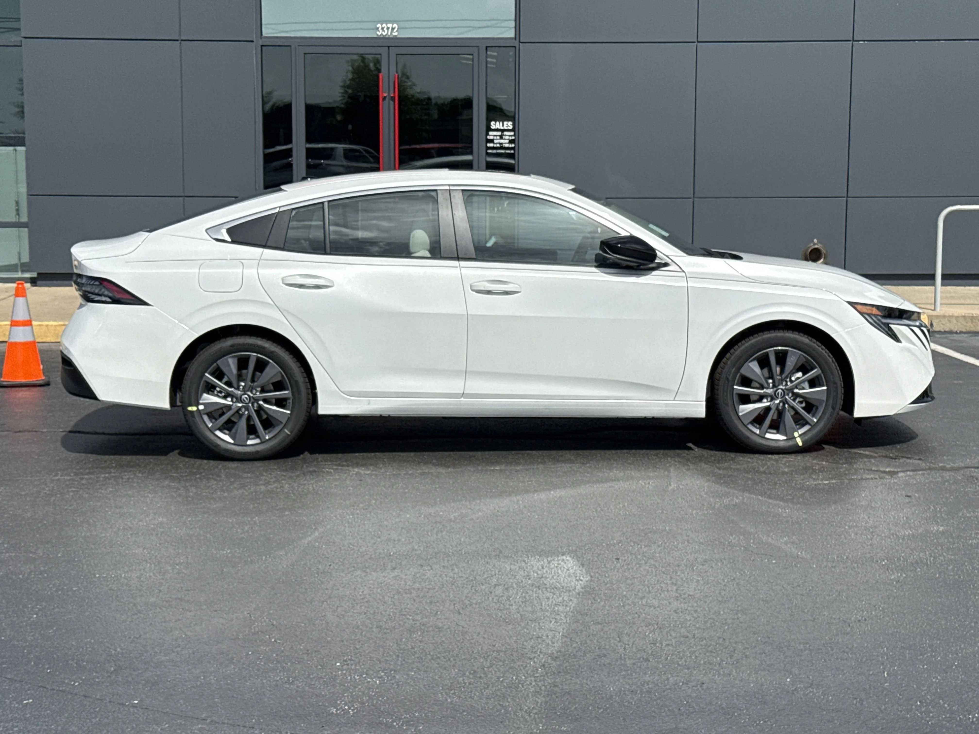 New 2026 Aspen White Tricoat Nissan SL image 2