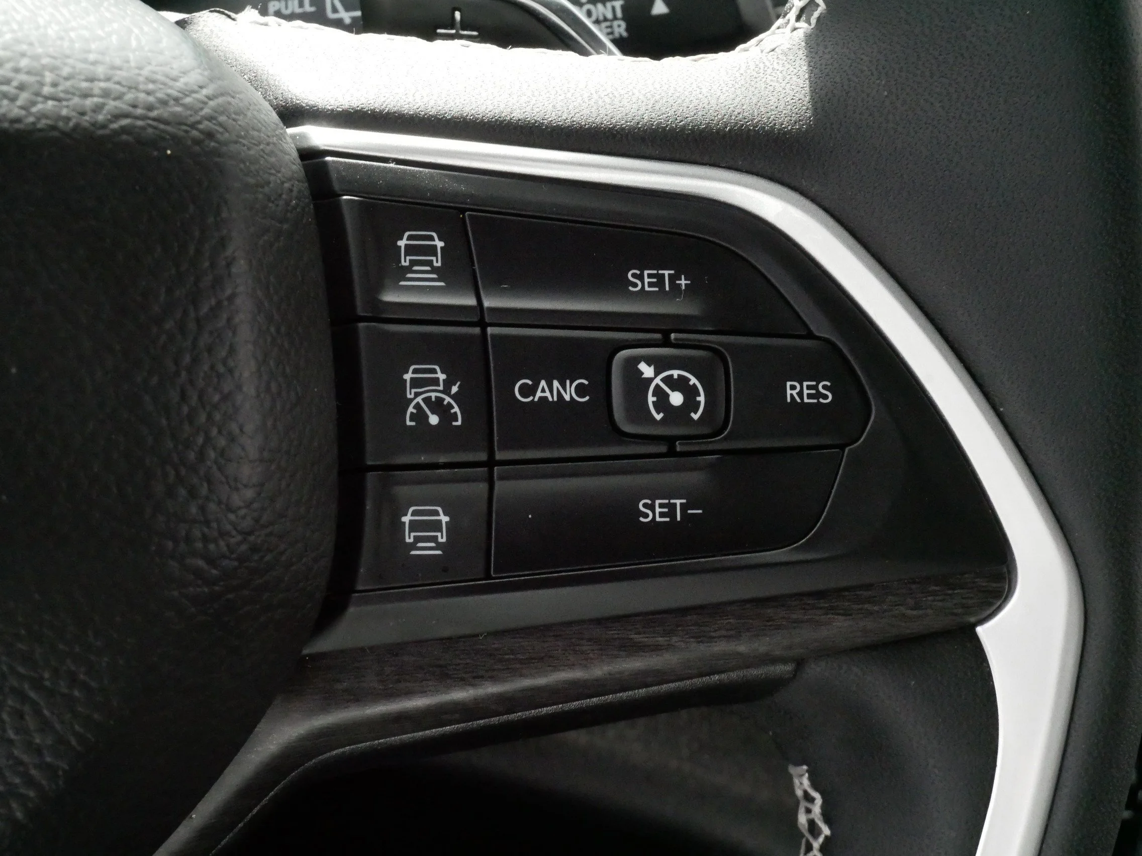Used 2023 Rocky Mountain Pearlcoat Jeep Limited image 25