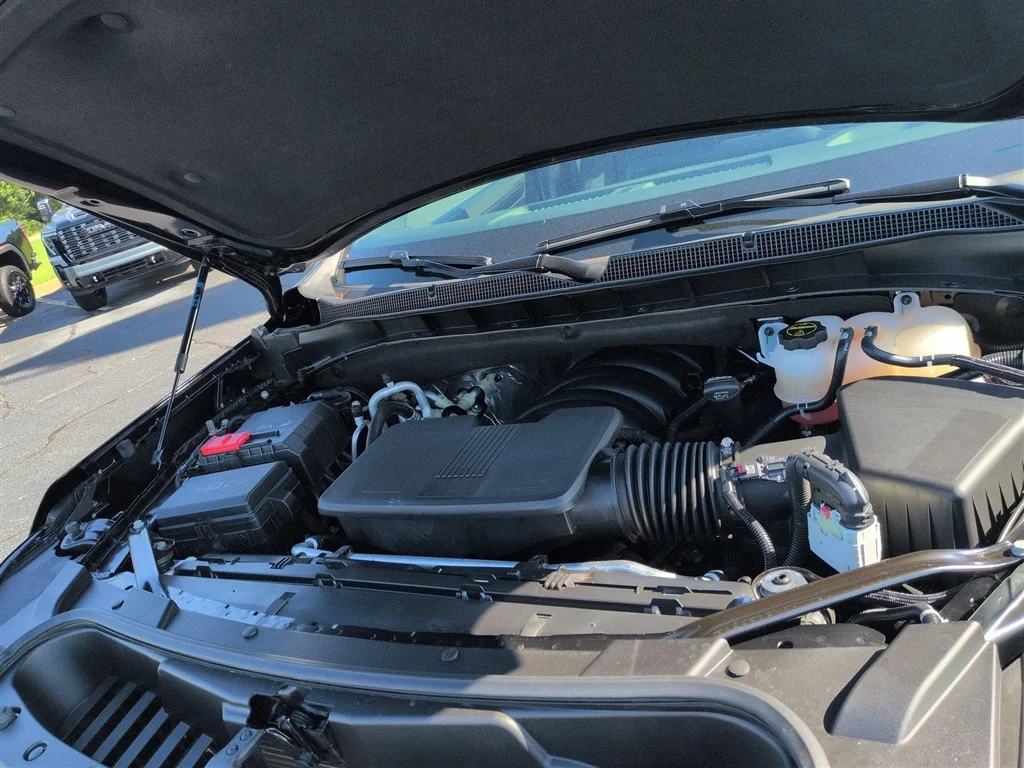 Used 2025 Black Chevrolet RST image 31