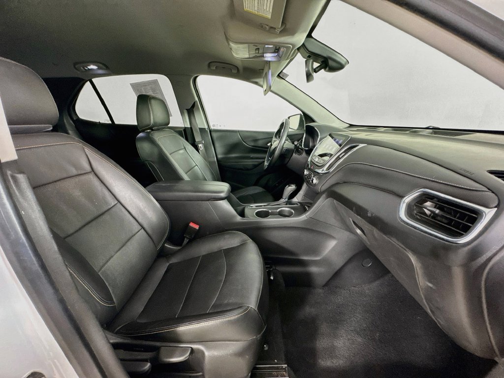Used 2020 Iridescent Pearl Tricoat Chevrolet Premier image 33