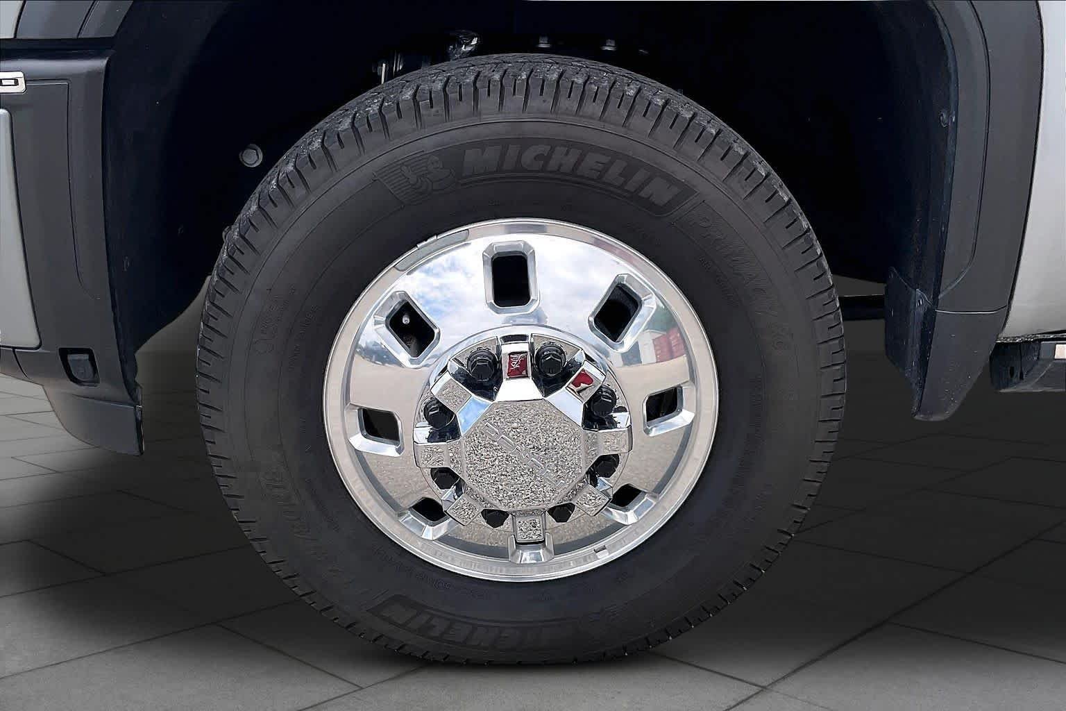 Used 2025 Sterling Metallic GMC Denali Ultimate image 11