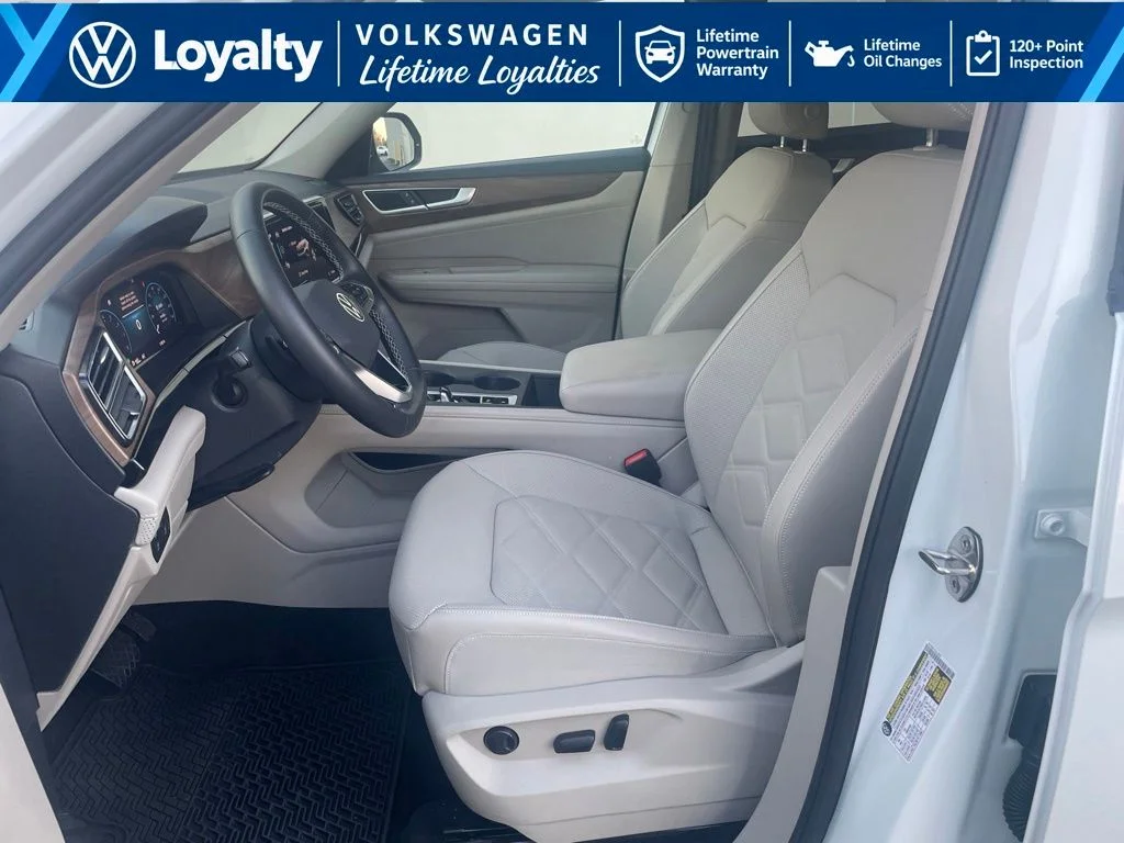 Used 2026 White/off-white Volkswagen SE image 9