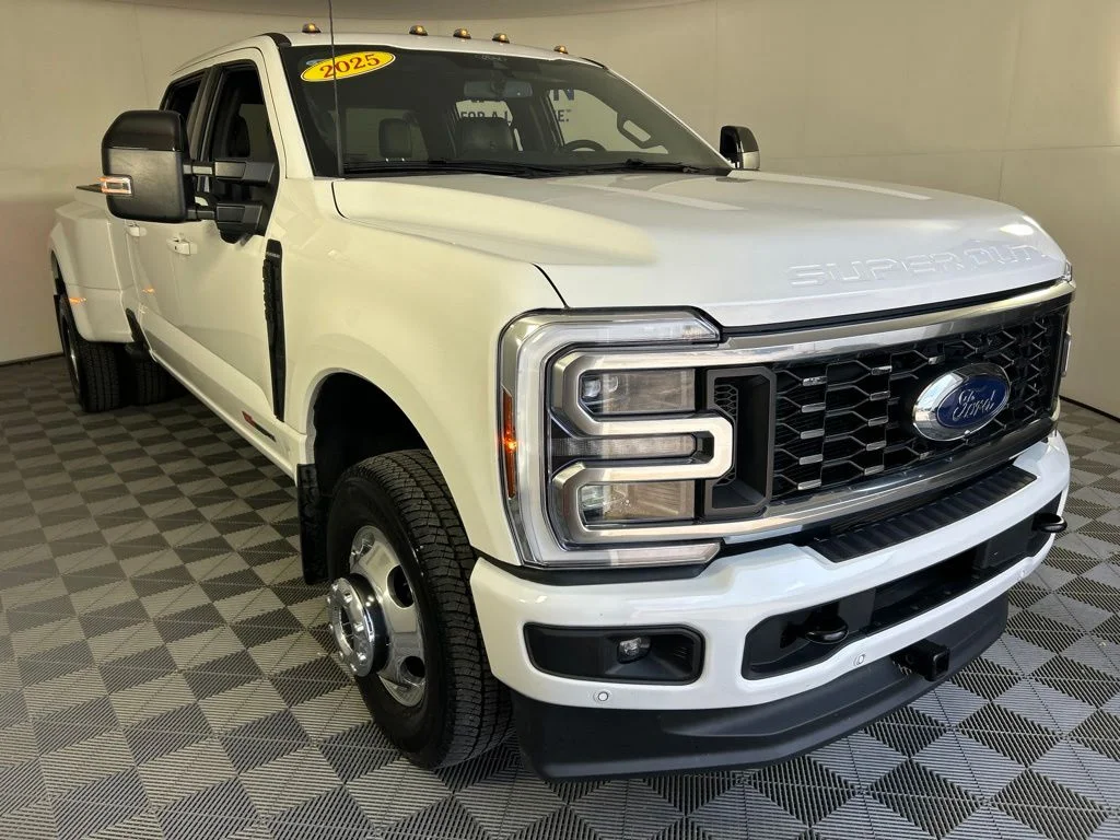 Used 2025 White Ford Platinum image 4