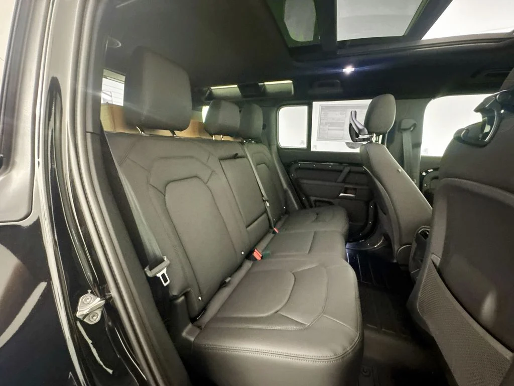 New 2026 Santorini Black Land Rover X-Dynamic SE image 28