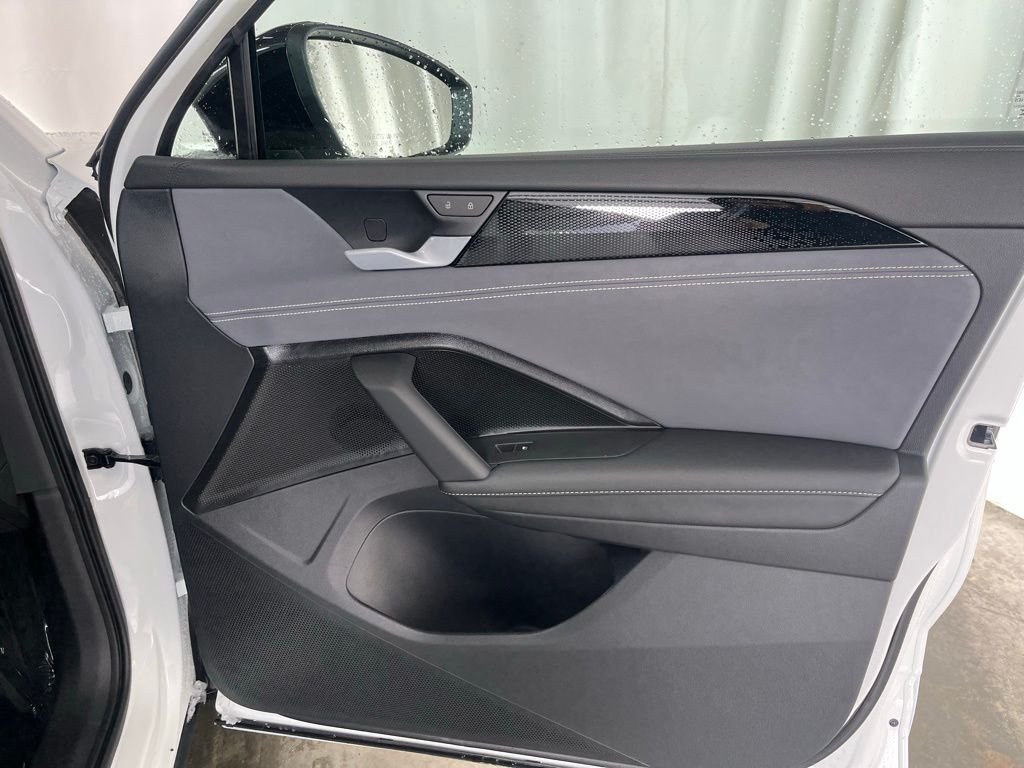 2026 Volkswagen Tiguan SE R-LINE BLACK - Photo 11