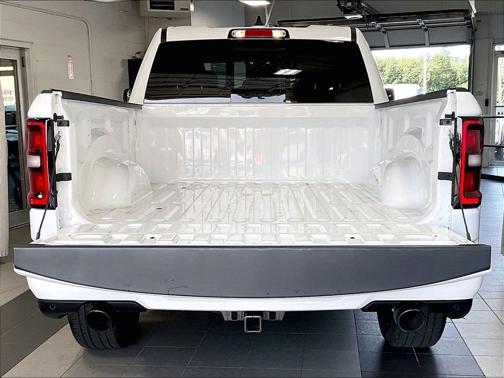 Used 2025 White Ram Big Horn/Lone Star image 31
