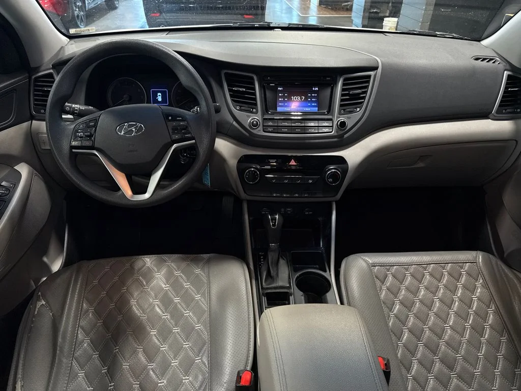 Used 2018 White Hyundai SE image 10