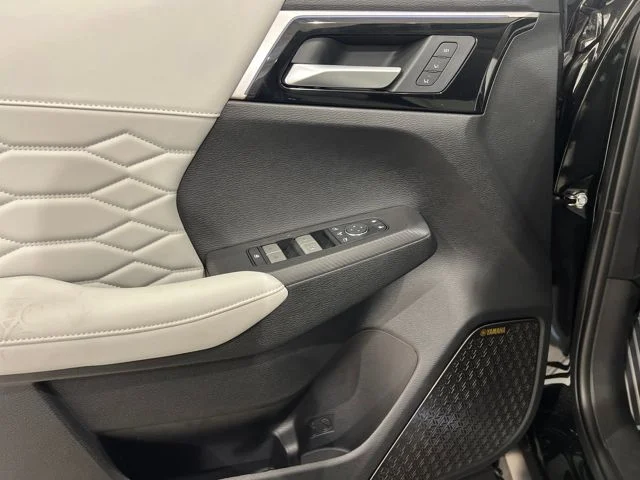 2025 Mitsubishi Outlander SEL Platinum Edition - Photo 10