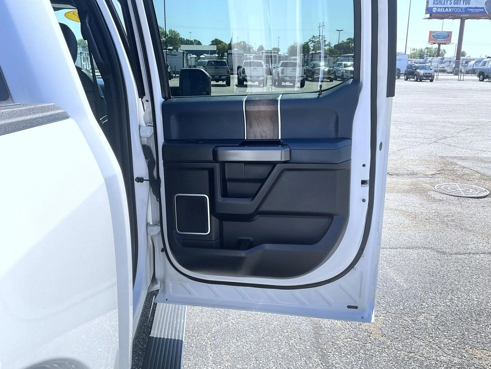 Used 2018 White Ford Limited image 17