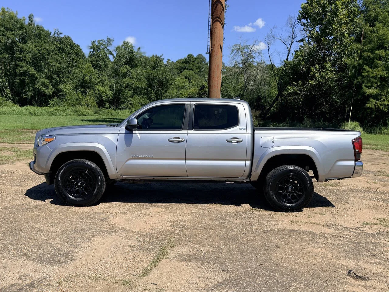 Used 2019 Silver Toyota SR5 V6 4x2 4dr Double Cab 5.0 ft SB image 2