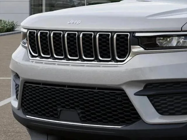 New 2026 Silver Zynith Exterior Paint Jeep Laredo image 89