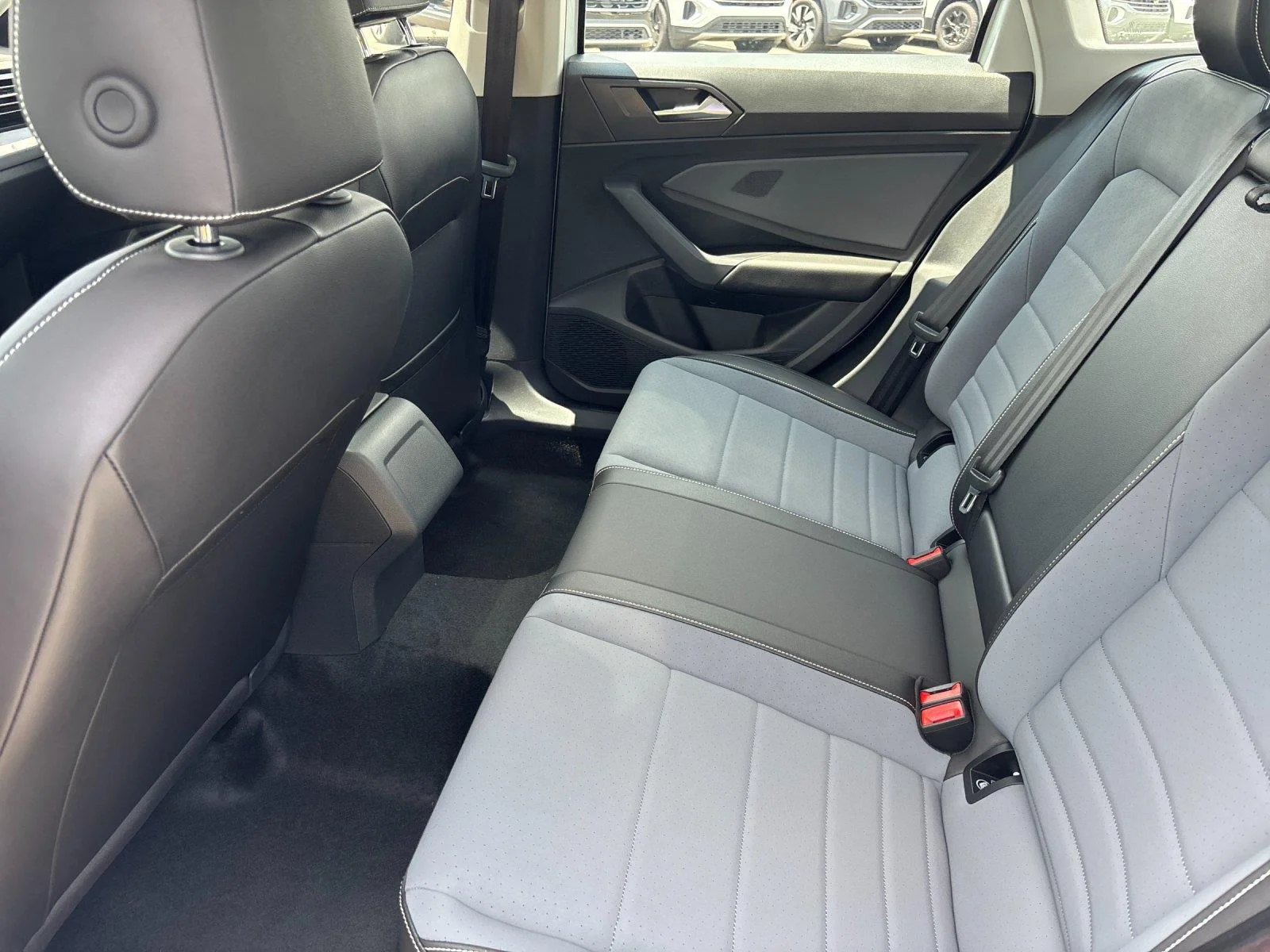 New 2026 Opal White Pearl Volkswagen SE image 32