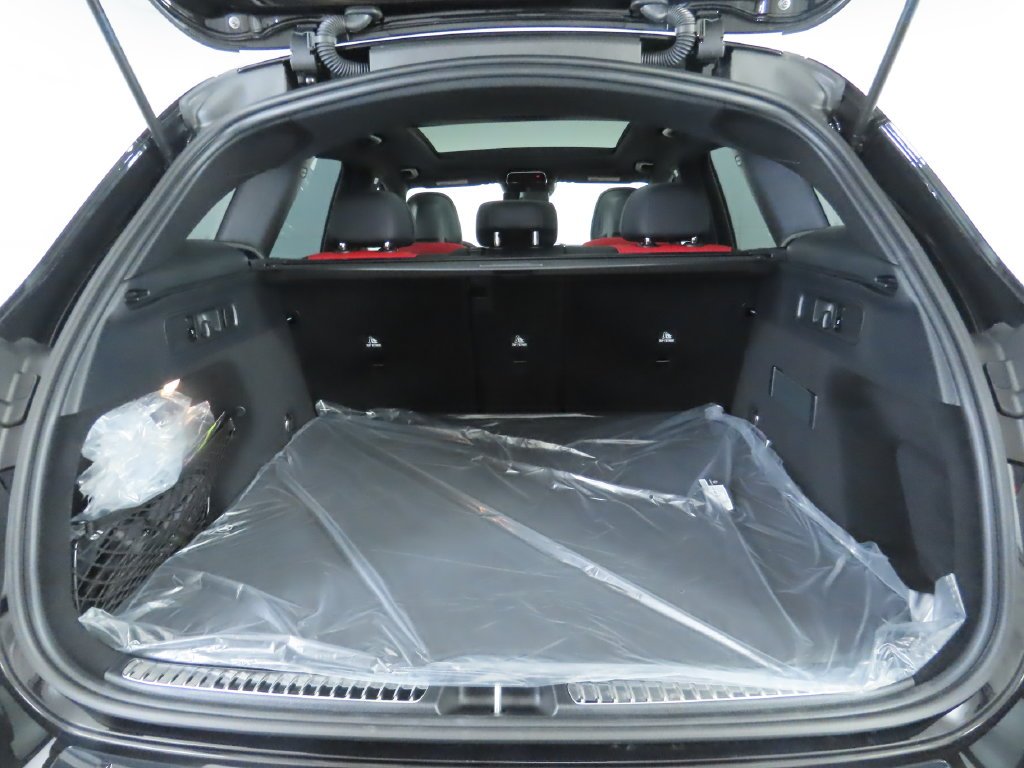 Used 2026 Obsidian Black Metallic Mercedes-Benz GLC 300 image 30