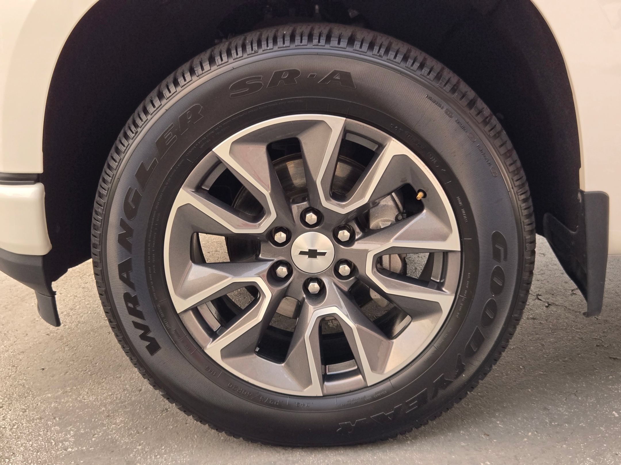 Used 2022 Iridescent Pearl Tricoat Chevrolet RST image 17