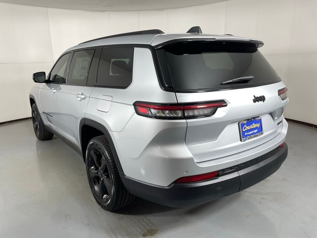 New 2025 Silver Zynith Exterior Paint Jeep Limited image 6