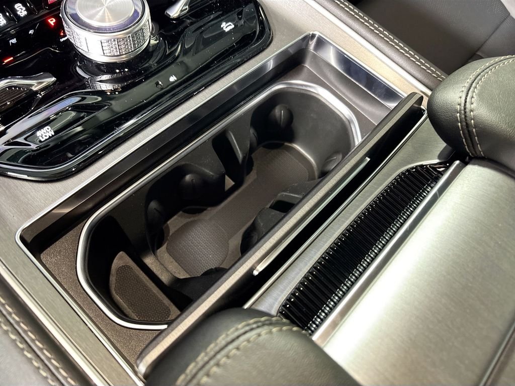 New 2026 High Gloss Black Exterior Paint Jeep Limited Reserve image 15